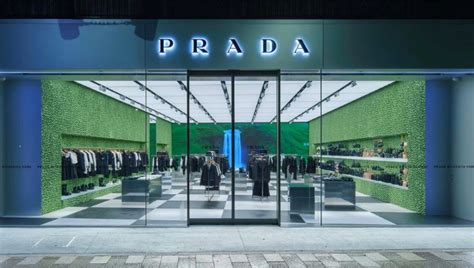 inaugurazione negozio prada|Prada inaugura un nuovo negozio a Tokyo presso lo shopping .